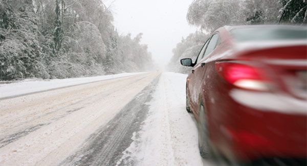 precaución en carretera nieve