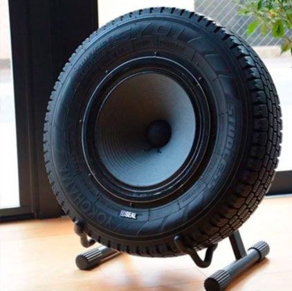 Subwoofer con neumático reciclado