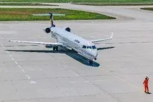 Vista en pista d'un avió