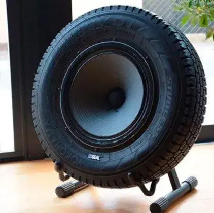 20 Idee per il riciclo dei pneumatici: Subwoofer realizzato con pneumatici riciclati