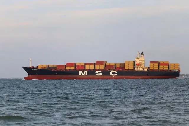 Cadena de suministros: Embarcación con mercancía